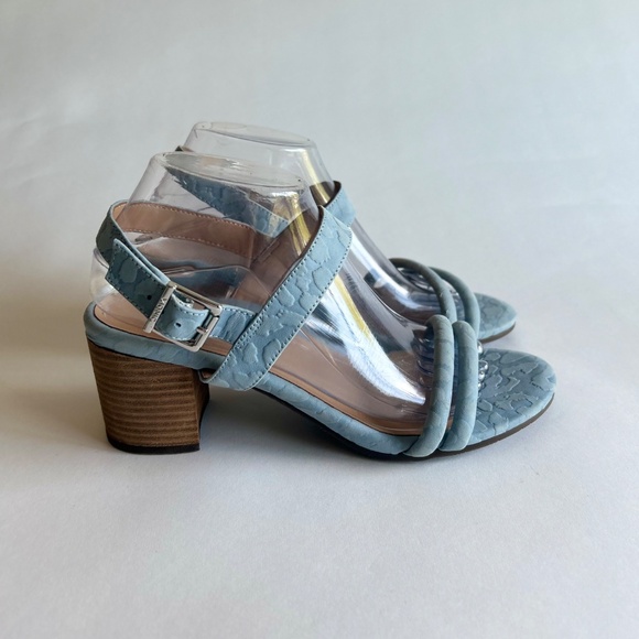 New Vionic Blue Manmade Leather Ankle Strap Heeled Sandals size 9 - Picture 2 of 16